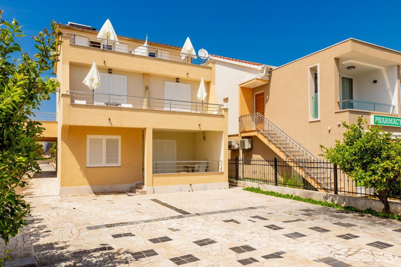 Apartments Mikulic روغوزنيكا المظهر الخارجي الصورة